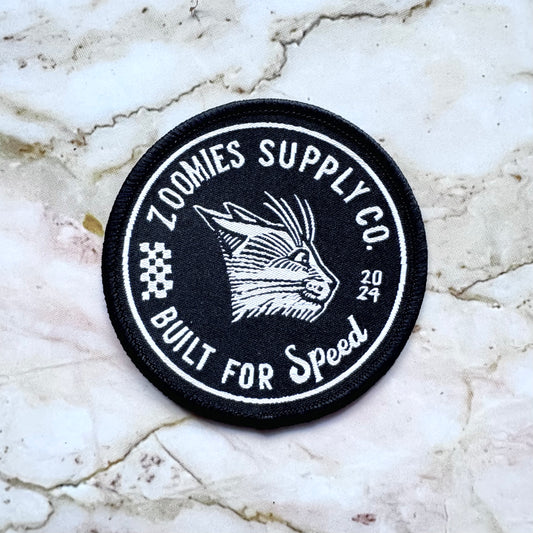 Black fabric patch with a cat that has the zoomies – perfect for jackets, bags, and DIY fashion. By Jesse Jarldane